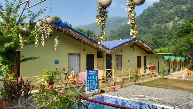 Alligatorr Campry Camp & Resort