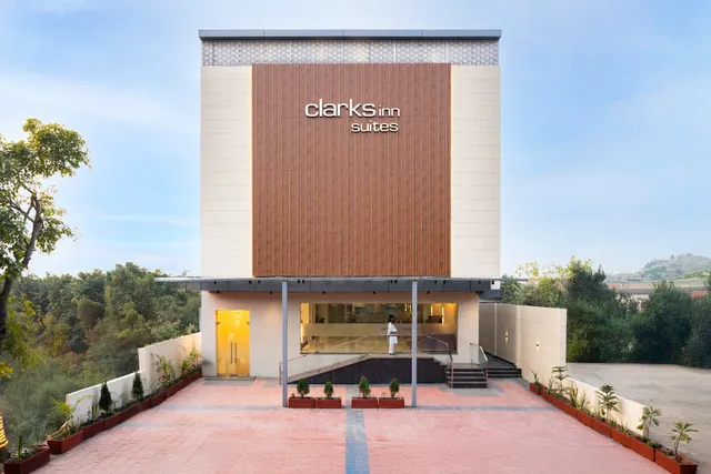 Clarks Inn Suites, Agra