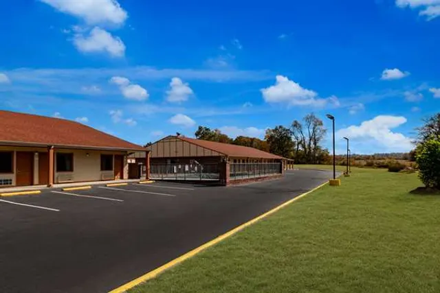 Econo Lodge Cornersville I-65