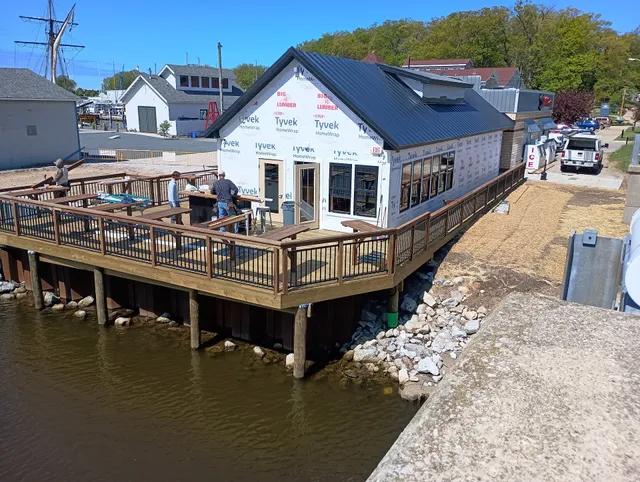 The Shoppes Of Broadway