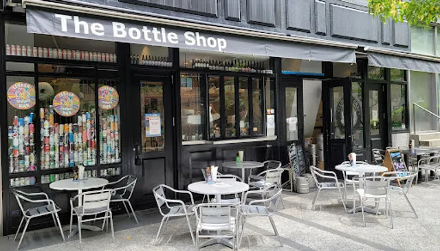 YELLOW APE CRAFT "The Bottle Shop & The Kitchen"