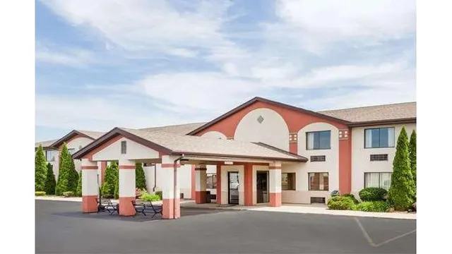 Super 8 by Wyndham Plymouth