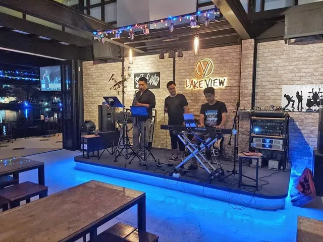 Lake​ View​ Restaurant​ at​ Boat​ Plaza​ Phuket