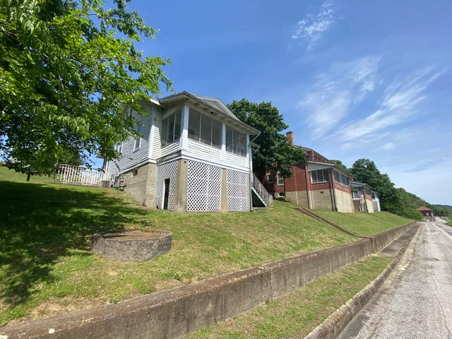 Golconda Lock & Dam Homes