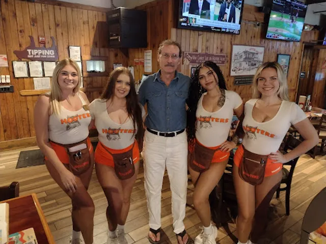 Hooters