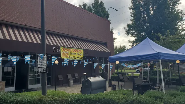 Three Mugs Public House