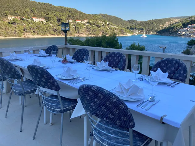 Lučica- restaurant and rooms, Pučišća