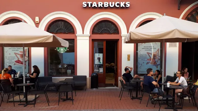 Starbucks Szeged Kárász