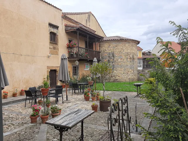 Castillo de Valdés Salas Restaurante