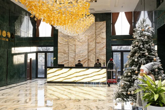 Mir Luxe Plaza Hotel