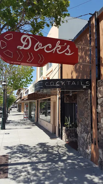 Dock's Cocktail Lounge