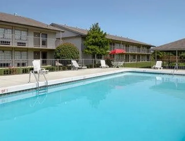 River Valley Inn & Suites (Extended Stay)