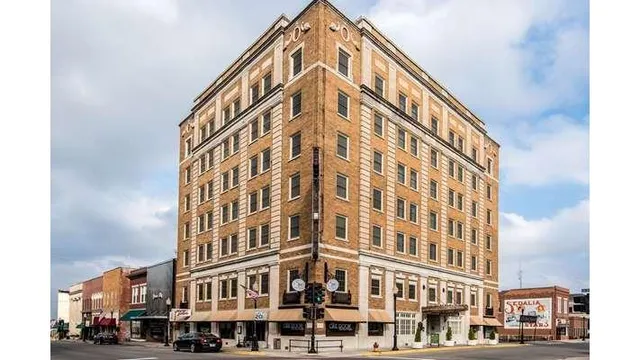 Hotel Bothwell Sedalia Central District, an Ascend Collection Hotel
