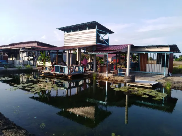 GALERI MERAH TERATAK ANAK AMAS