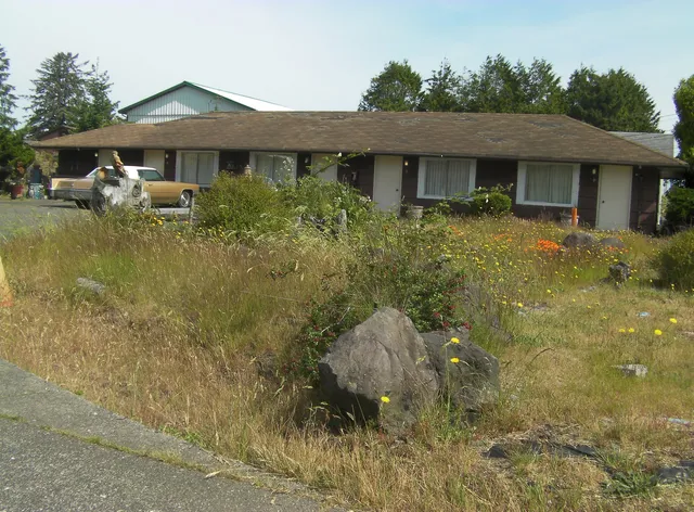 Frank L Motel & Aquatic Gardens