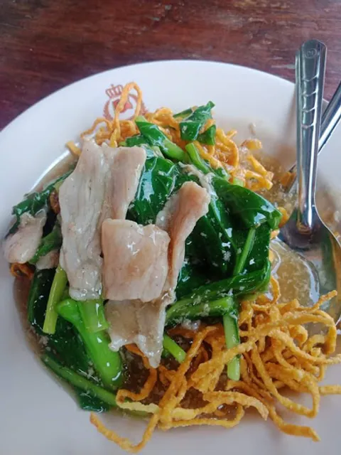 โกโจก๋วยเตี๋ยวคั่วไก่