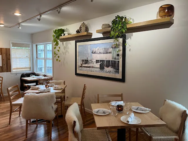 Anna’s Table - Cannon Beach