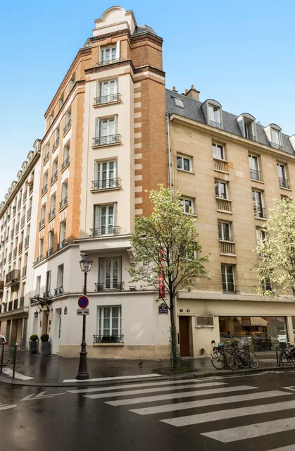 Hôtel De Neuve by HappyCulture