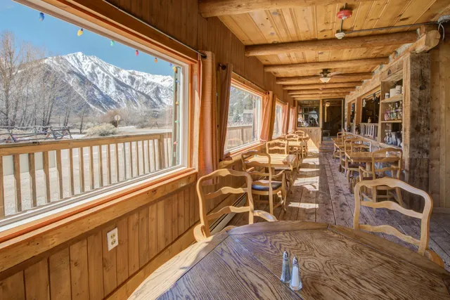 The Twin Lakes Inn & Saloon