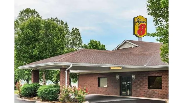 Super 8 by Wyndham O'Fallon