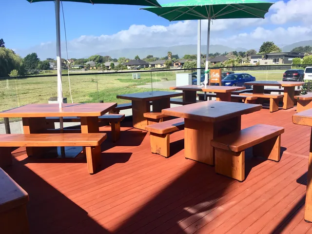 The Jolly Pub & Kitchen Kapiti