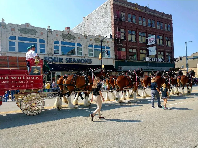 Four Seasons - Galesburg