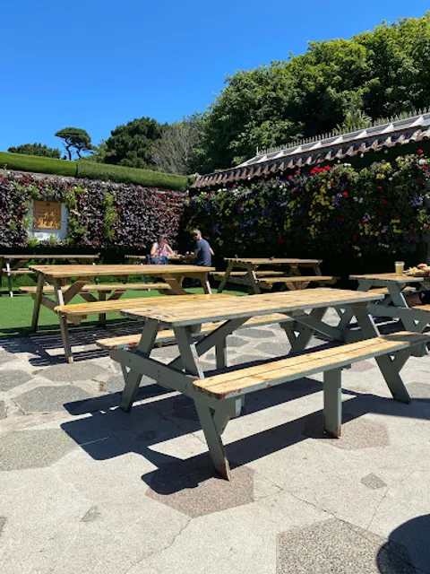 Mermaid Tavern & Restaurant