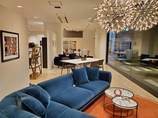 プラスカーサグランフロント店