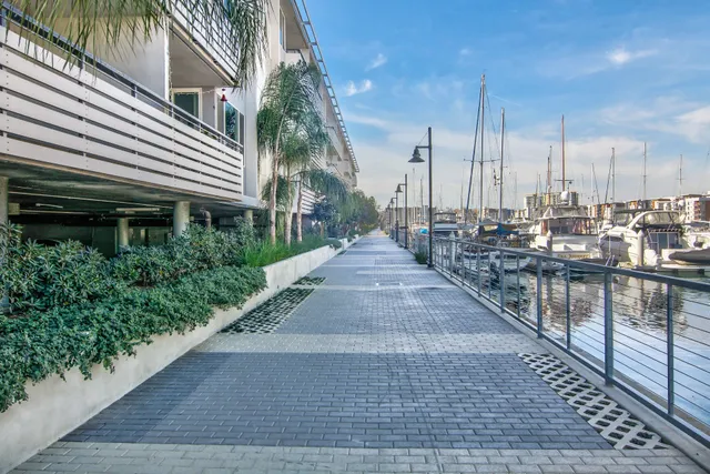 Villa del Mar Apartment Homes & Marina