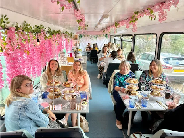 BLOOMS Restaurant & Tearoom