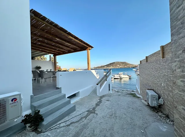 Michalakis Seaside Suites