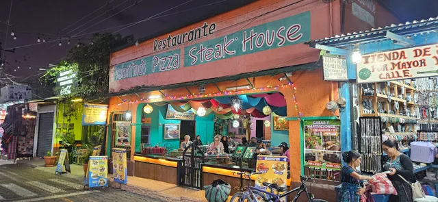 Valentinos, Pizza Y Steak House