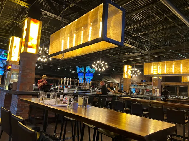 The HUB Stadium & Restaurant, Novi