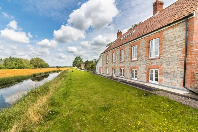 Somerset Getaways - Riverside