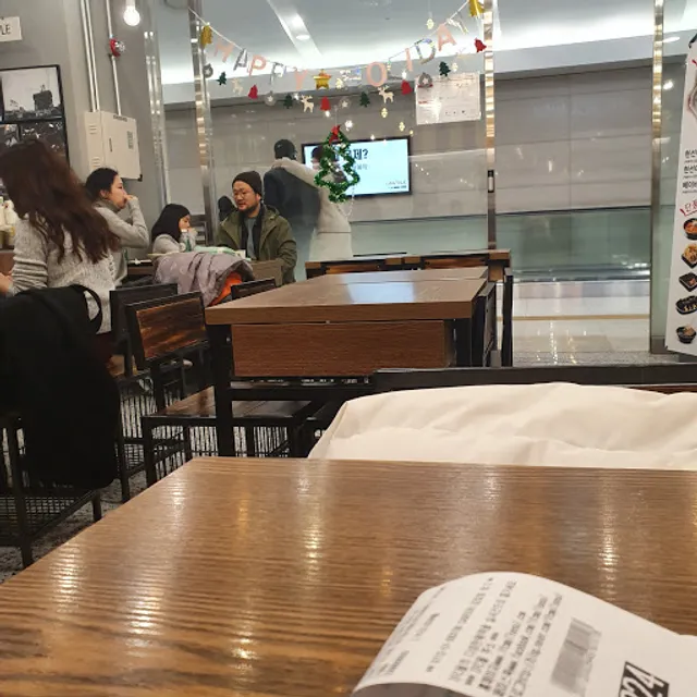 "Hyunsunine" - Korean street food chain restaurant