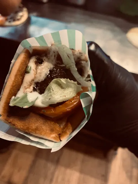 Ghada Esfiharia e Comida Árabe