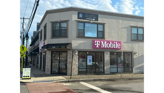 T-Mobile Authorized Retailer