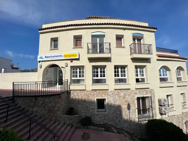 Apartaments MONJARDÍ