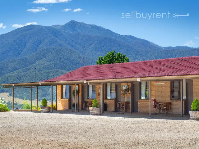 Allamar Motel / Zaks Wine Bar