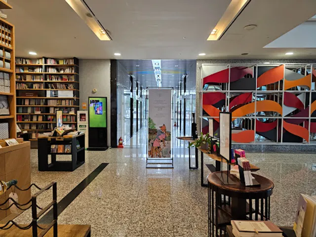 Cafe Comma & Yann Couvreur