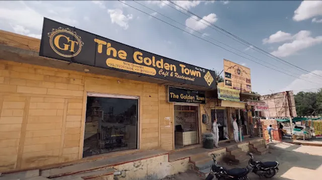 The golden town restaurant and cafe