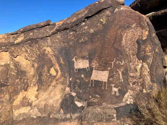 Anasazi Trail Petroglyphs (Parking 1)