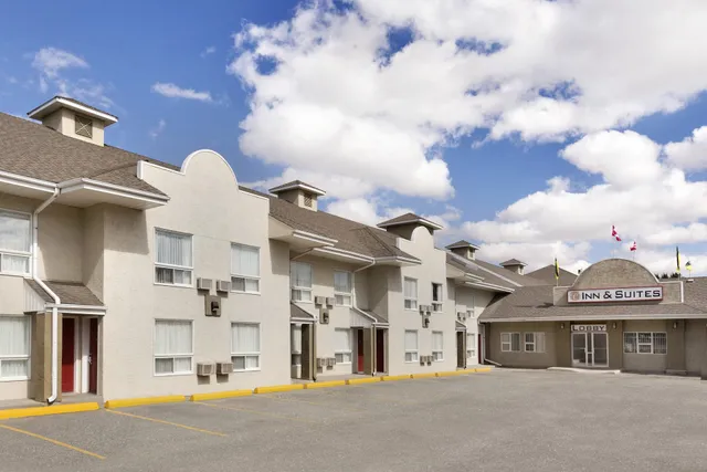 Colonial Square Inn & Suites Saskatoon