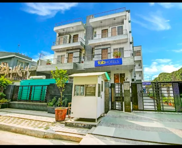 FabExpress Signature - Hotel in Sector 51, Noida