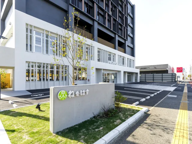 ねをはす HOTEL BOOK & CAFE