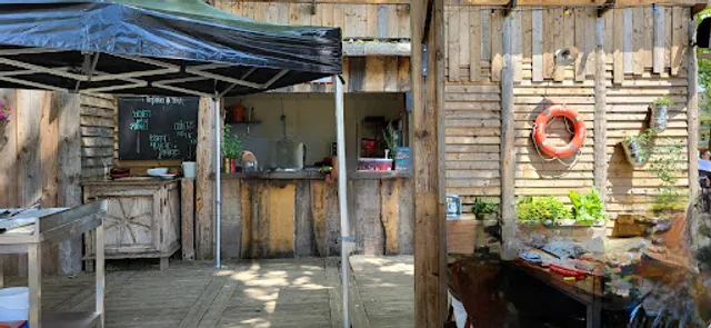 Guinguette En Rouge et Loire