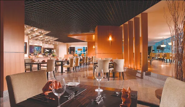 Oakroom Restaurant & Bar