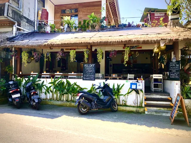 Element Restaurant and Bar, Penestanan Kelod