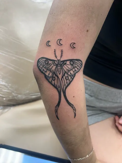 Aglow Beauty Studio and Permanent Jewelry