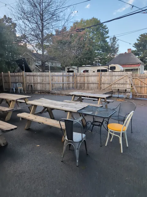 The Cloverleaf bar & grill